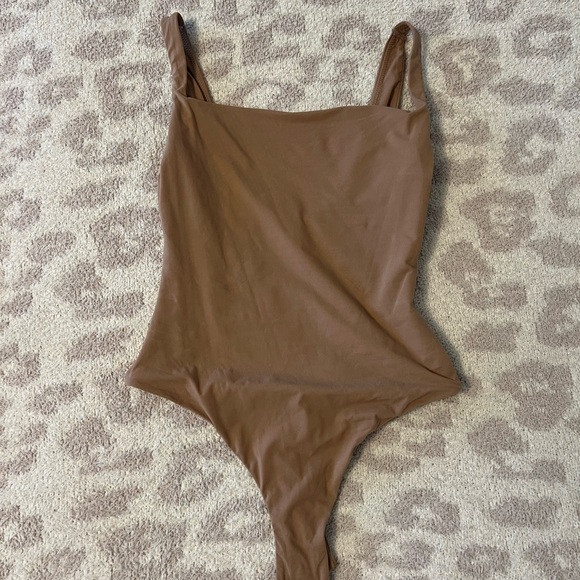 SKIMS fits everybody bodysuit. Color Sienna, size XS - Picture 2 of 2